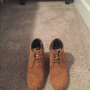 Toms wedges