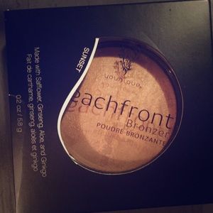 Younique beachfront brozer