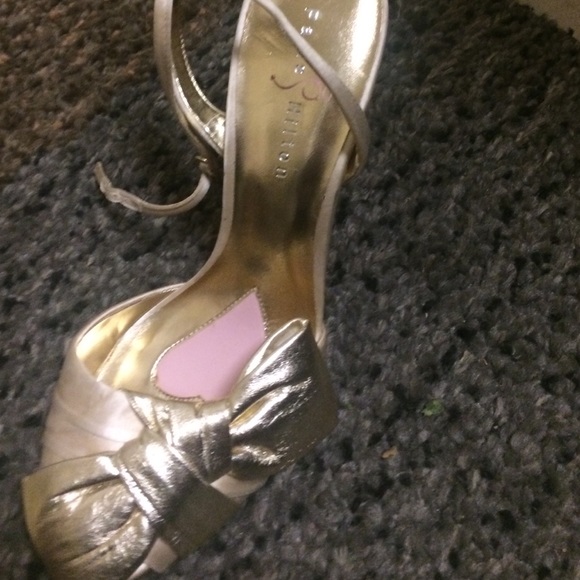 Paris Hilton Gold Bow Strapped Heel Size 10 - Picture 1 of 4