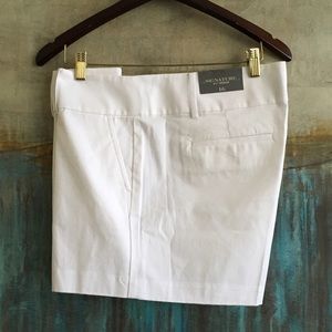 Ann Taylor Signature Shorts Size 16 White