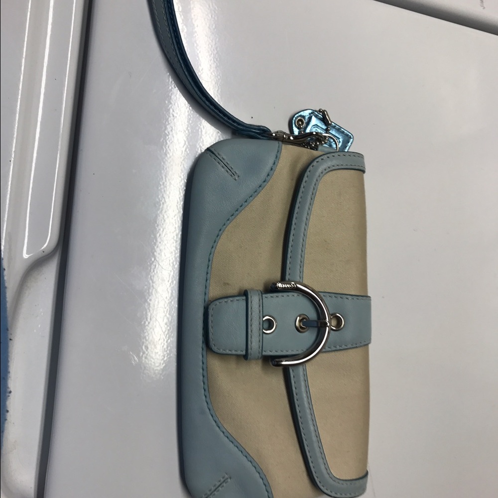 Coach wristlet - Picture 3 of 3