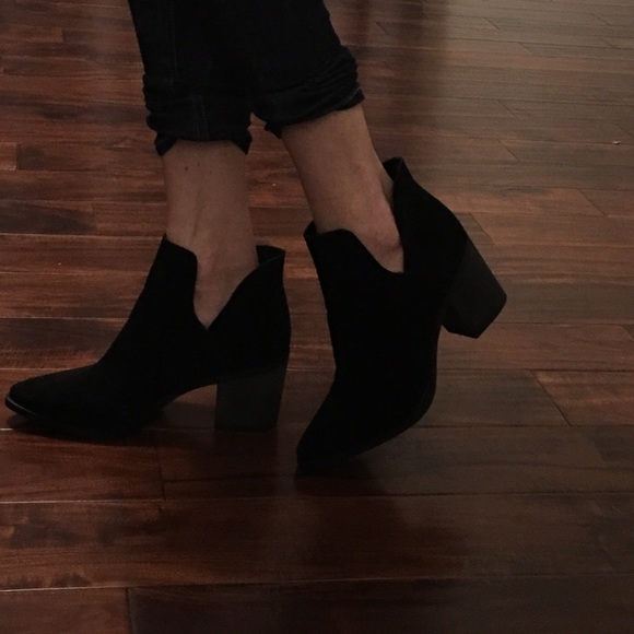 Indiana Black Ankle Boot - Picture 4 of 7