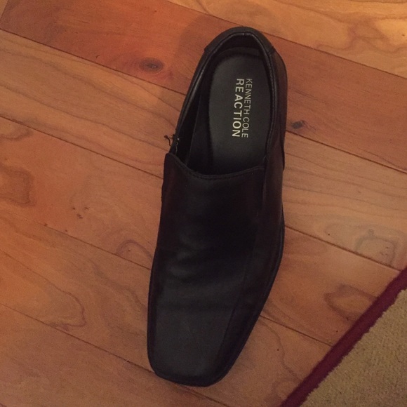 Black Kenneth Cole dress shoe - Picture 2 of 3
