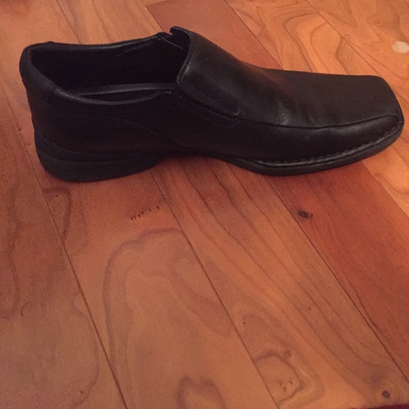 Black Kenneth Cole dress shoe - Picture 3 of 3