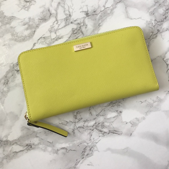 kate spade Handbags - NWT♠️ KATE SPADE ♠️NEDA NEWBURY LANE WALLET