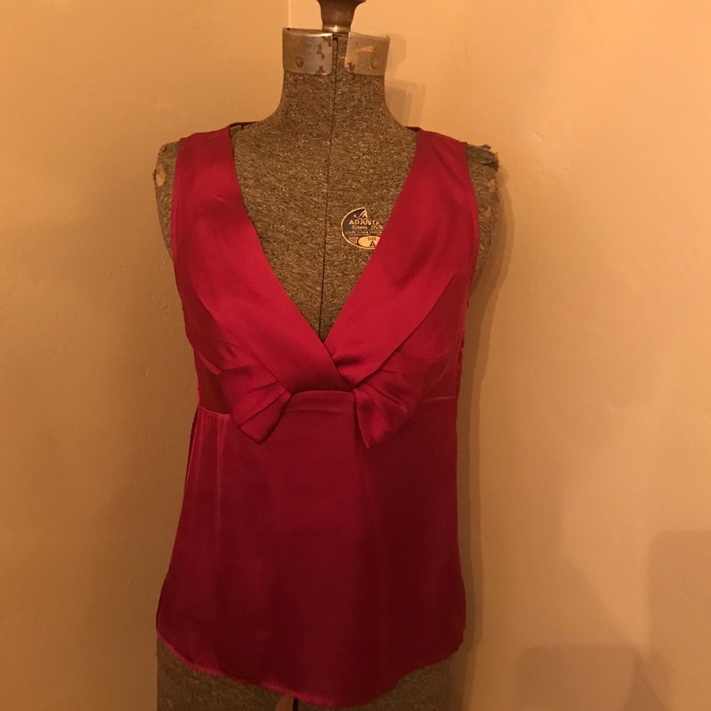 Burgundy tank/shell blouse.  No flaws Banana rep