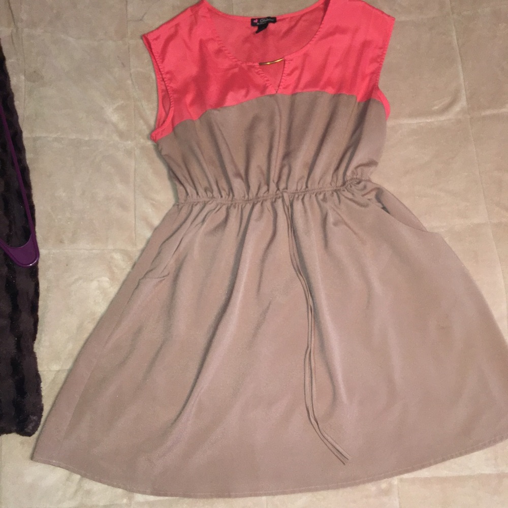 Coral and tan dress 👗