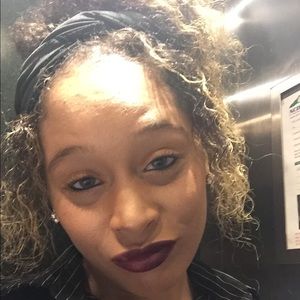 Meet your Posher, Evelyn