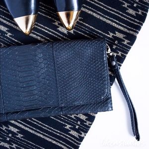 ❌DONATED❌ UO | Vegan Black Snakeskin Clutch