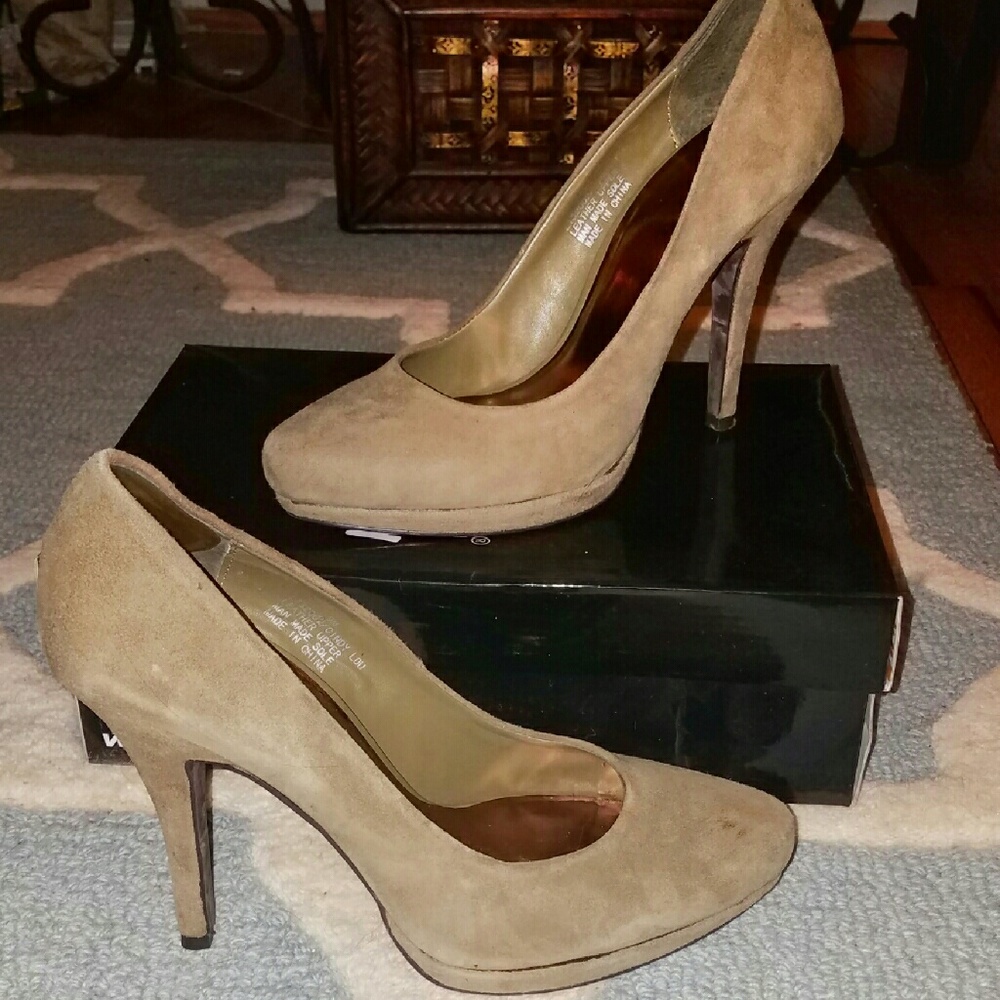 Luichiny Army Green Suede Heels w/box