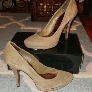 Luichiny Army Green Suede Heels w/box