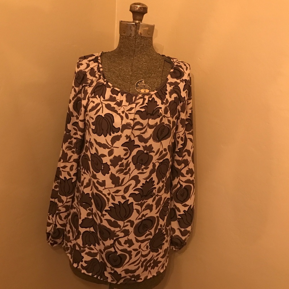 Gray and pink! Loft blouse. Long sleeve. No flaws.