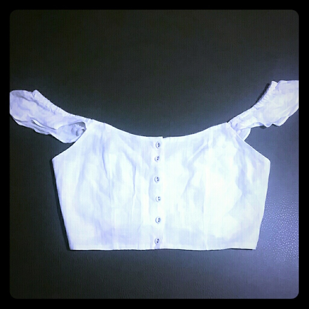 Boho white flounce shoulder buttoned crop top
