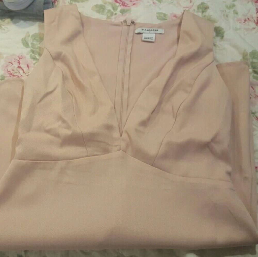 Medium deep v blush dress