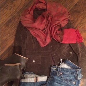 3/25 Red and brown scarf