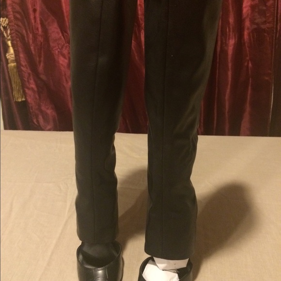 Classy Black Knee Boot - Picture 3 of 3