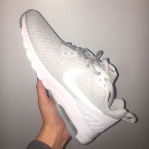 Nike airmax motion womens shoes.