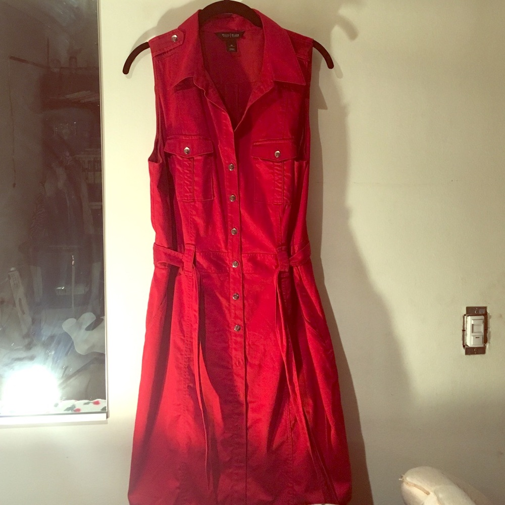 💃🏼 Classy belted, button-up, pocketed red dress