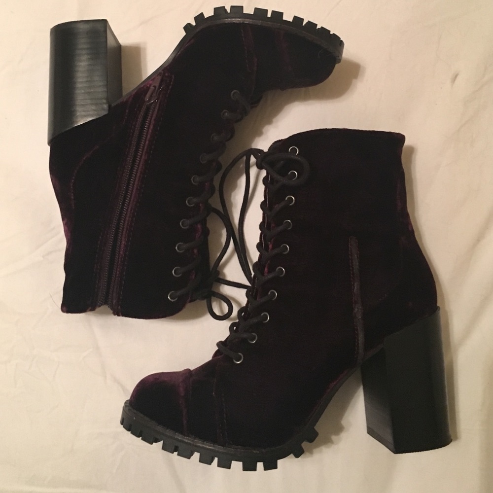 REPORT SIGNATURE ALLON BOOTIE IN PURPLE VELVET