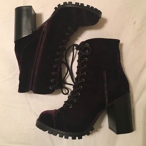 REPORT SIGNATURE ALLON BOOTIE IN PURPLE VELVET