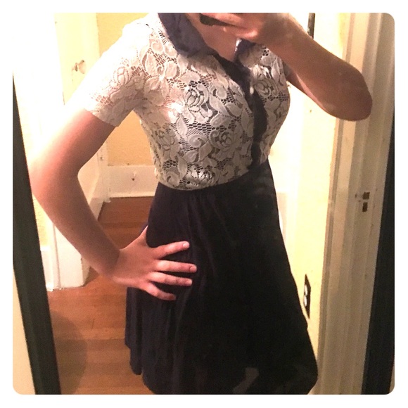 Justify Navy lace dress size large sits like xs - Picture 1 of 4