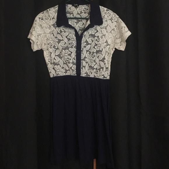 Justify Navy lace dress size large sits like xs - Picture 3 of 4