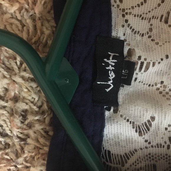 Justify Navy lace dress size large sits like xs - Picture 4 of 4