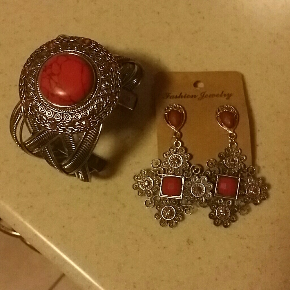 Bracelet earring set in silver tone with red