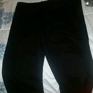 Black scrub pants with back pocket and side pocket