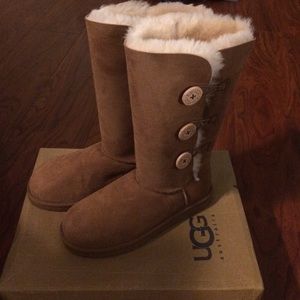 Uggs classic bailey button