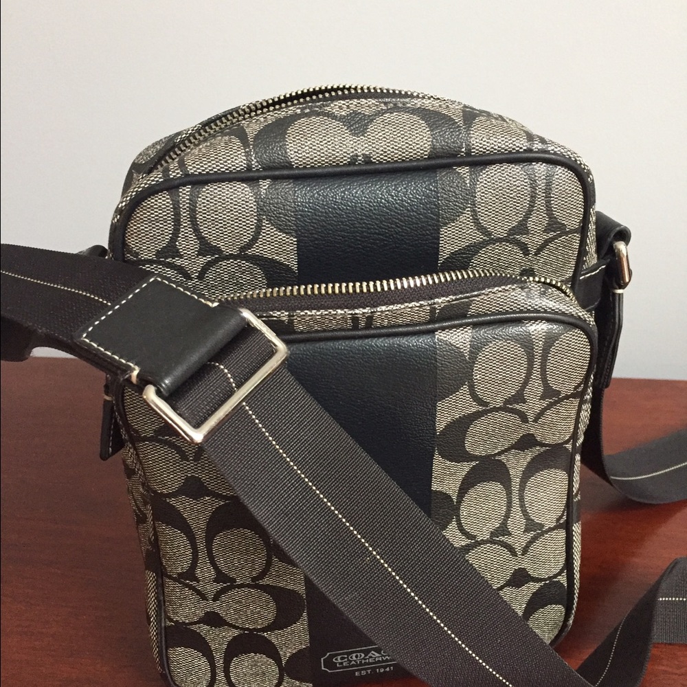 Coach Men's Flight Crossbody Signature Bag