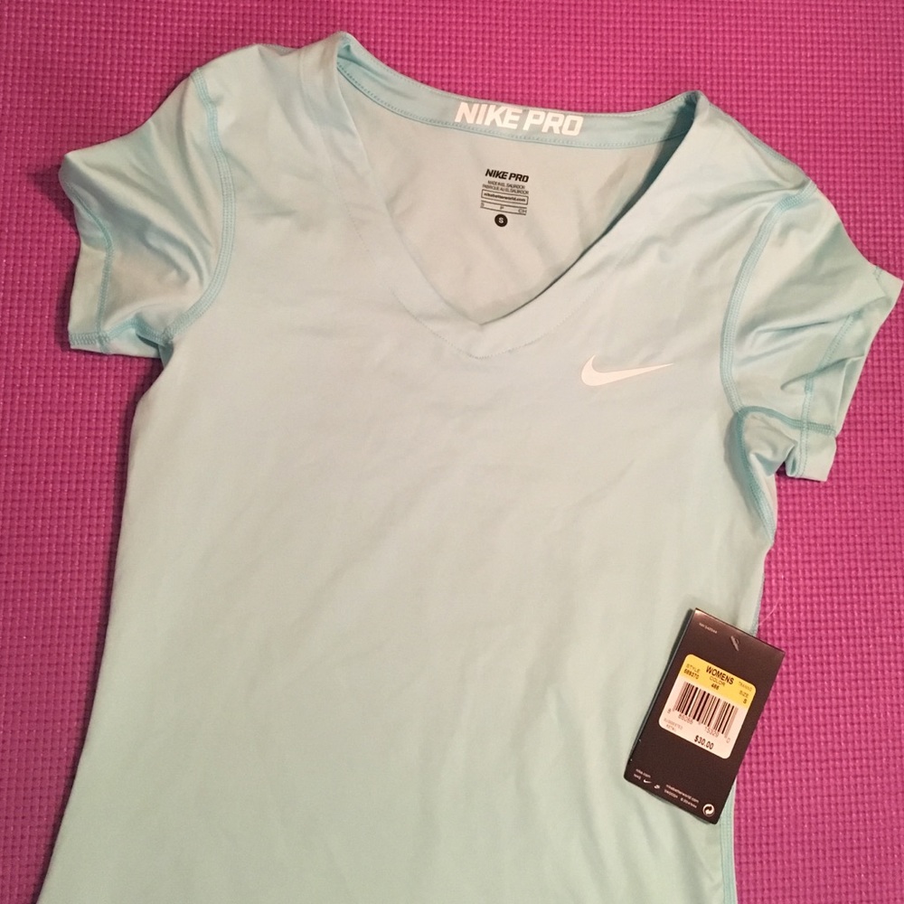 B2G1💝 Nike Pro Aqua Training Top