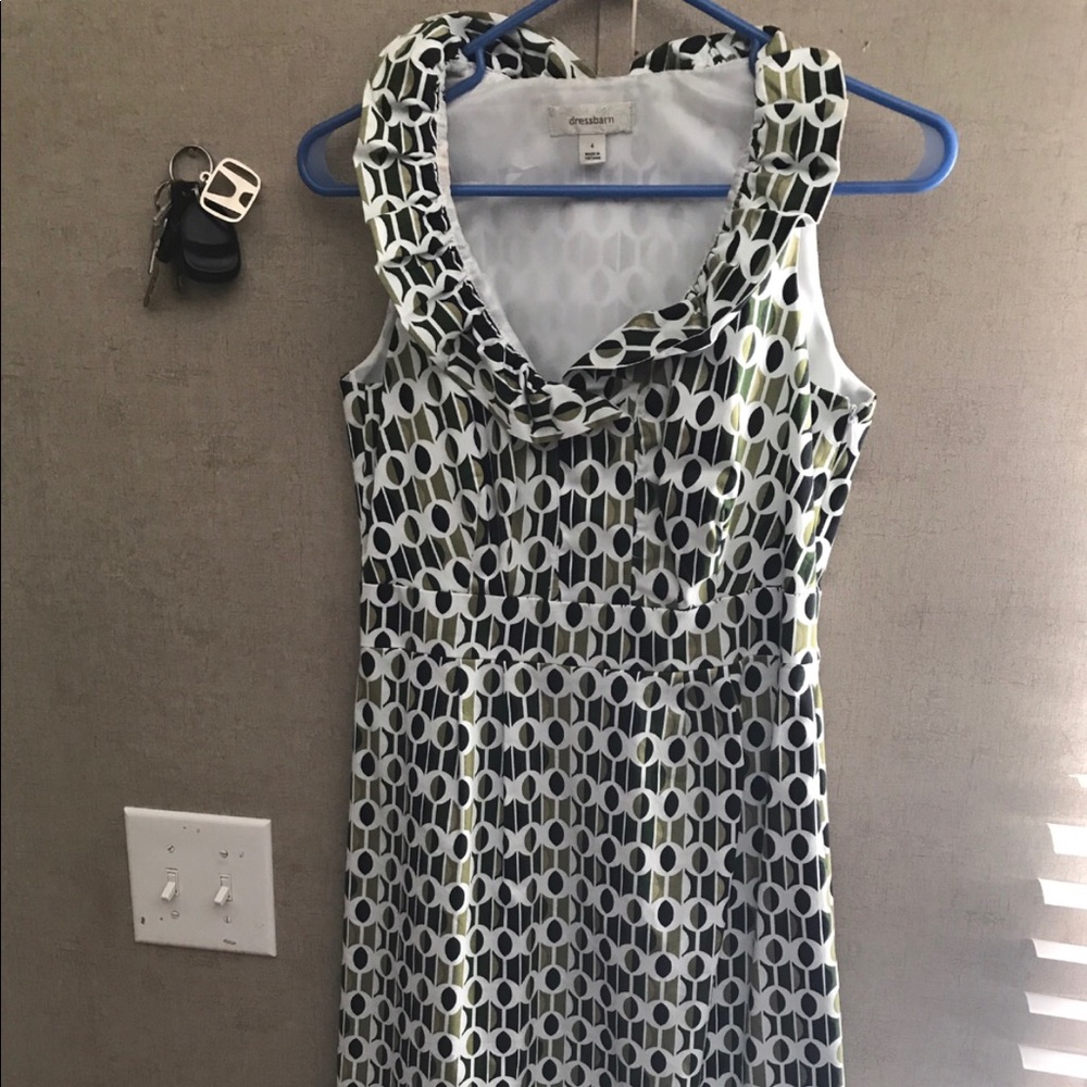 😘So pretty 💕Dress size 4 but fits like a SZ. 3