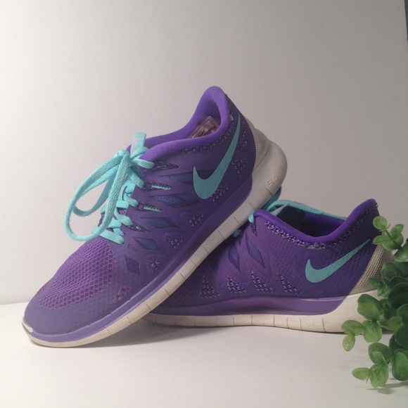 Nike Shoes - Nike Free 5.0 Sneakers