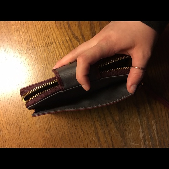 Fossil Wallet Burgundy Color - Picture 2 of 4