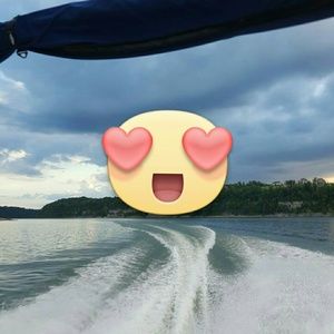 Meet your Posher, Lora