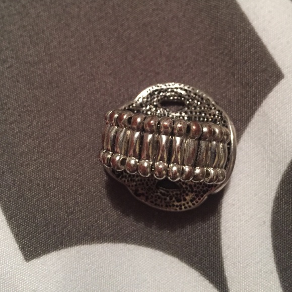 Stretchy designed ring - Picture 2 of 3