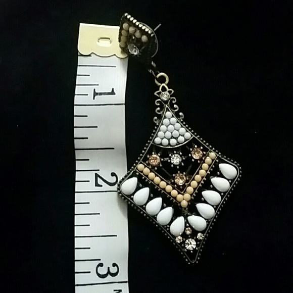 Lovely statement earrings - Picture 2 of 3