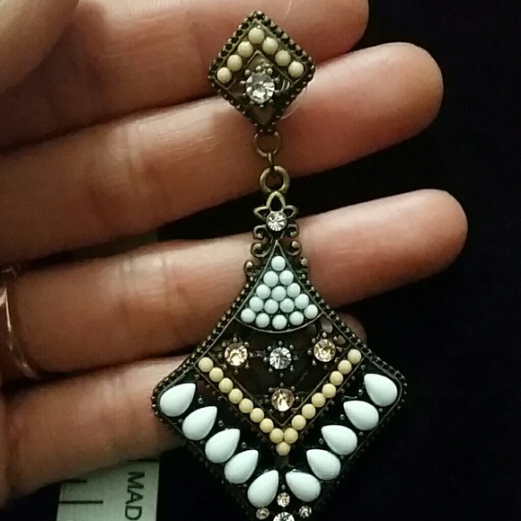 Lovely statement earrings - Picture 3 of 3