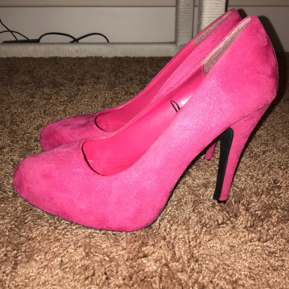 Hot pink suede heels!