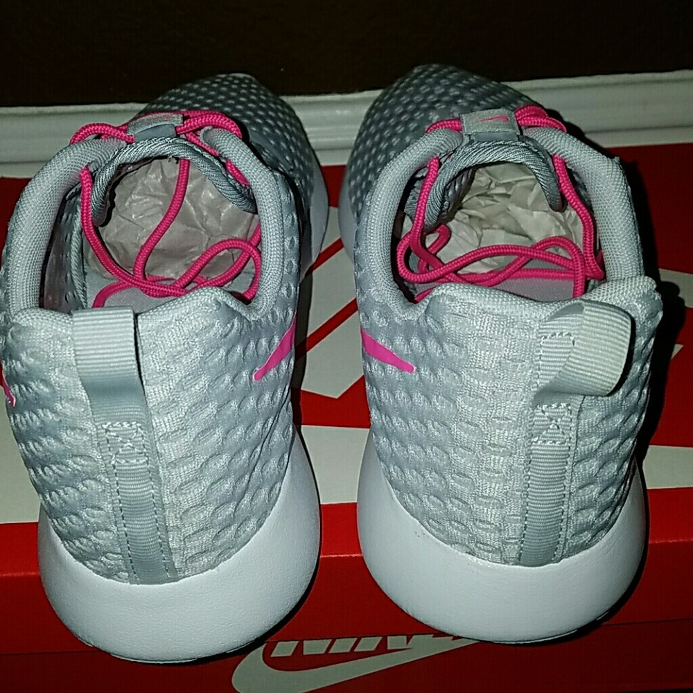 Women's Nike - Picture 3 of 4