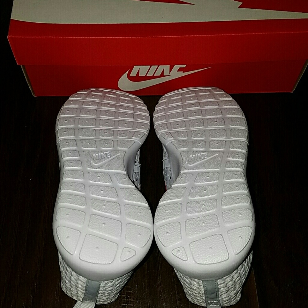 Women's Nike - Picture 4 of 4