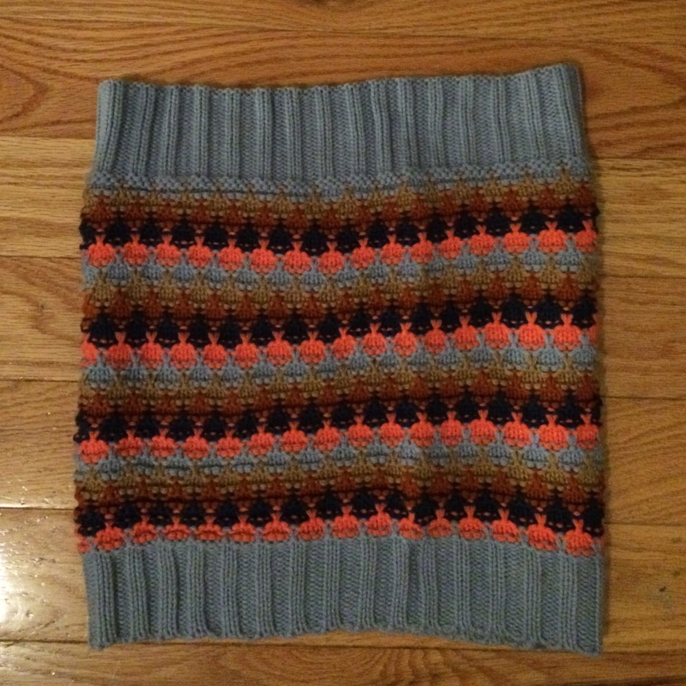 BCBG knit scarf