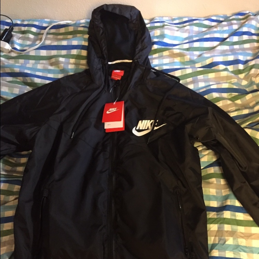 NEW BLACK NIKE WINDBREAKER