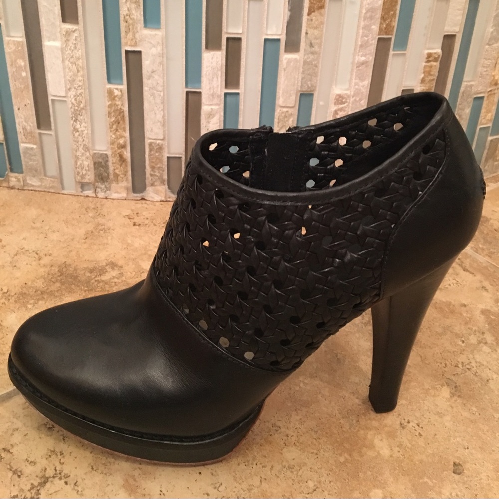 UGG Very Unique Black 5.25" heel