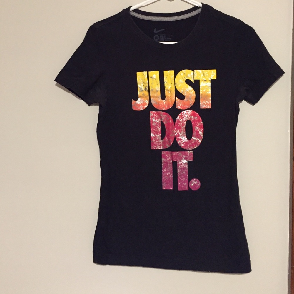 NIKE tee