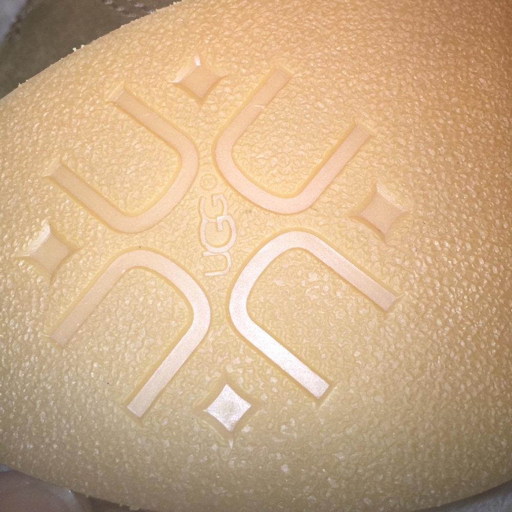 UGG suede slip on heels - Picture 4 of 4