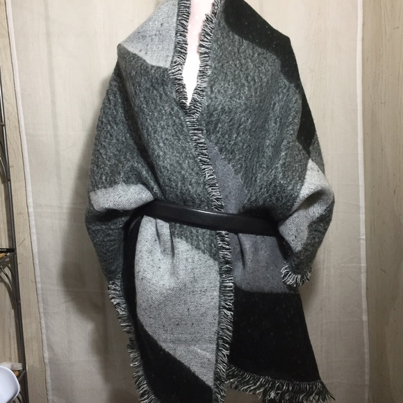 Accessories - Long Blanket Scarf in Black and Gray