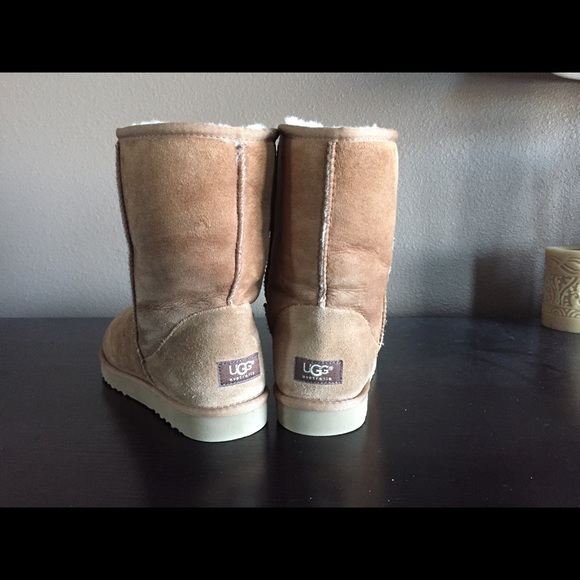 Authentic Tan Uggs - Picture 2 of 4