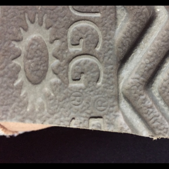 Authentic Tan Uggs - Picture 4 of 4